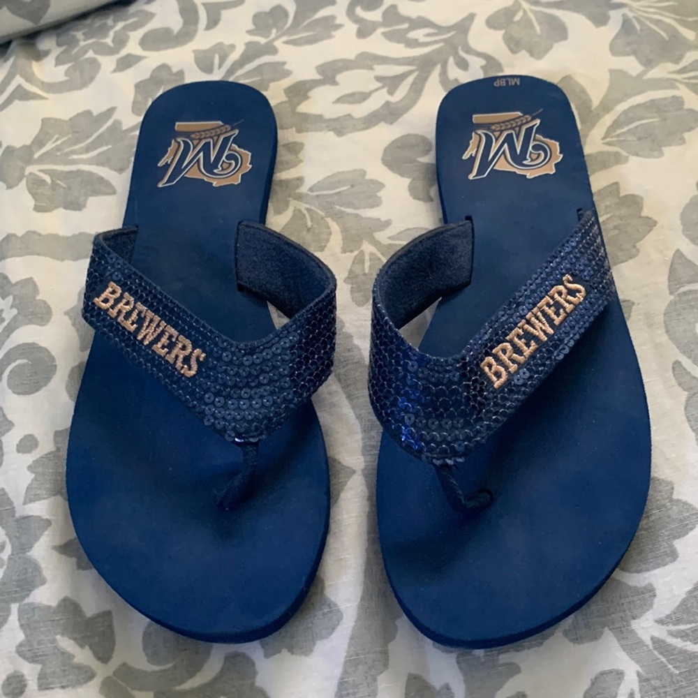 Milwaukee Brewers flip flops size 9